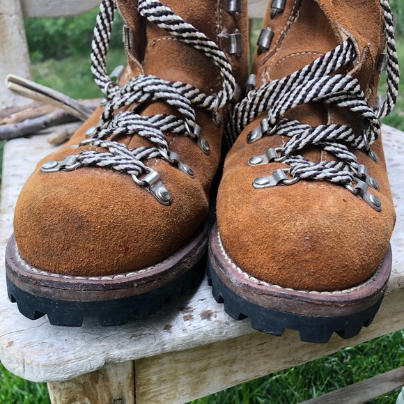 ✨ Vintage Hiking Boots ✨ - Picture 5 of 7